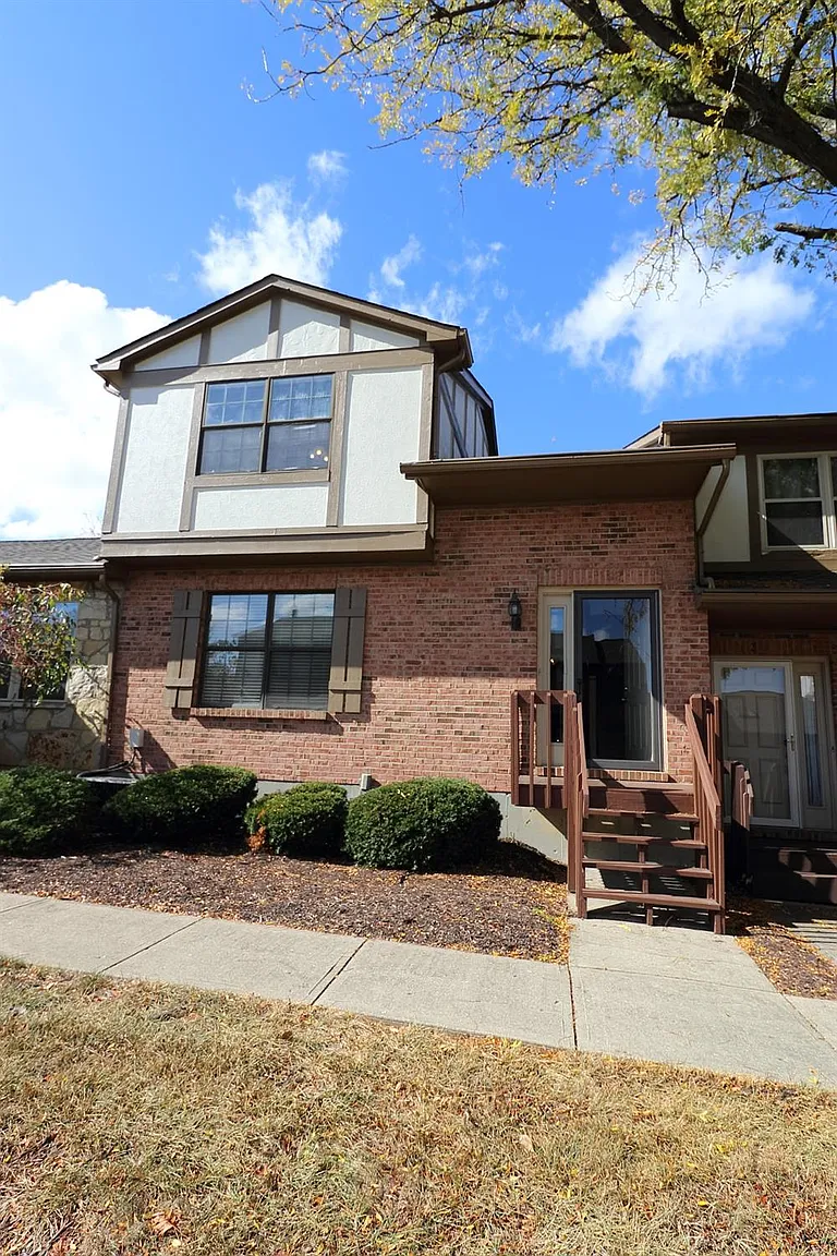 32 Fairgreen Cir photo 1