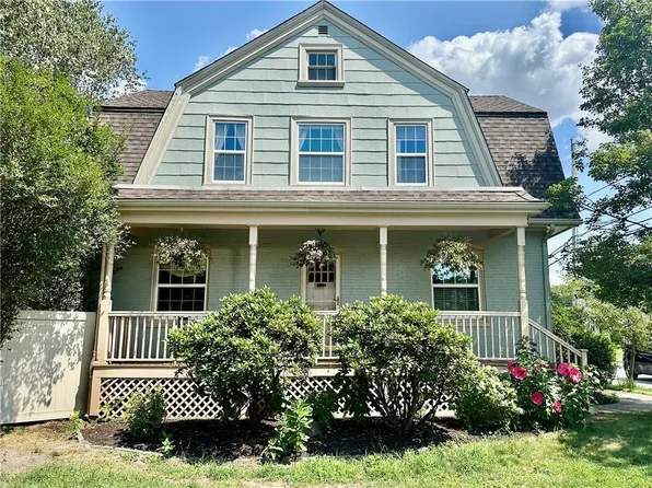 10 Dartmouth St, Pawtucket, RI 02860