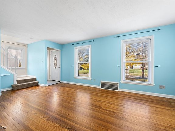 2nd image of 831 Lincoln Blvd