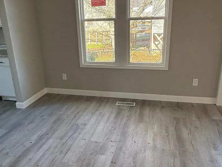 1523 Canton St — Photo 10