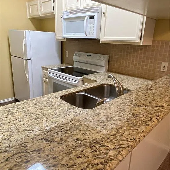 2802 Nueces St #311 — Photo 3