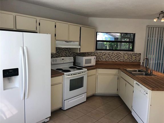 3rd image of 4520 Hidden Oak Ct