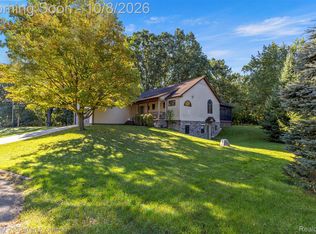 1021 Willow Ln, Howell, MI 48843