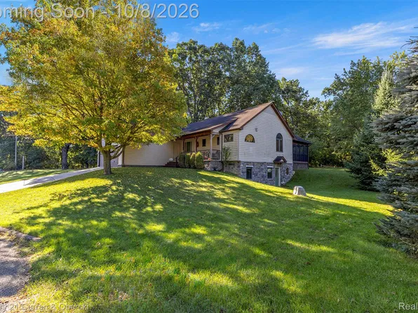 1021 Willow Ln, Howell, MI 48843