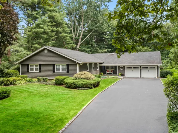 4 S Hollow Road, Dix Hills, NY 11746
