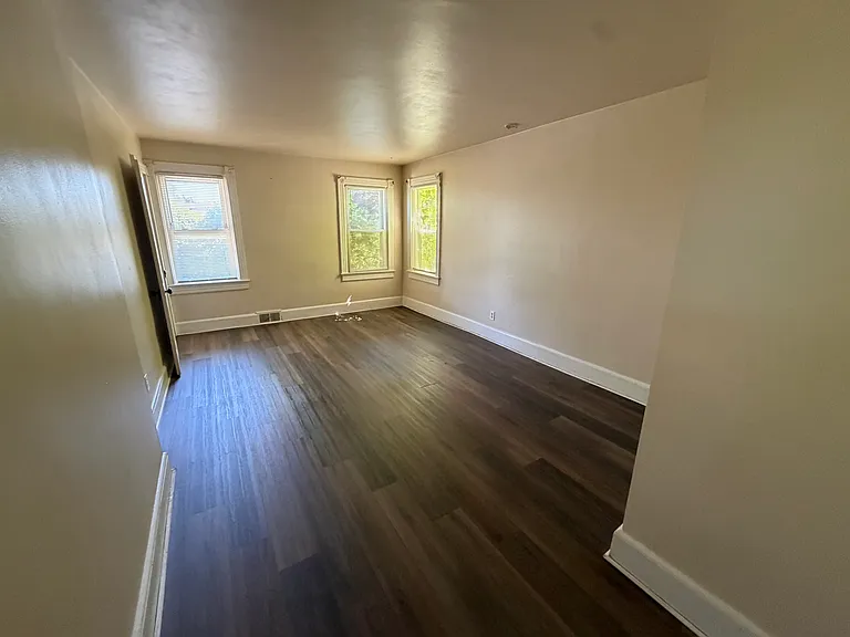378 Cowgill St — Photo 12
