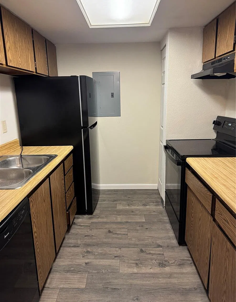 2 bed, 2.0 bath, 981 sqft, $1,675 — Photo 3