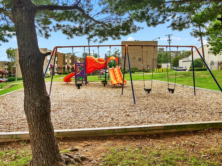 Takoma Landing — Photo 11