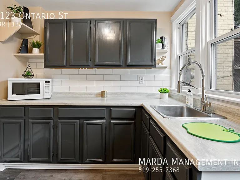 2123 Ontario St — Photo 9
