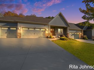 1739 N Brandon Ridge Dr NW, Grand Rapids, MI