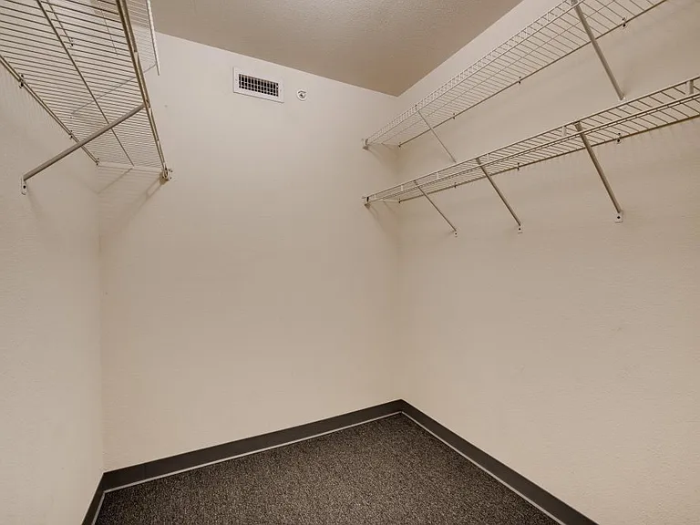 Mariner II Apartments — Photo 25