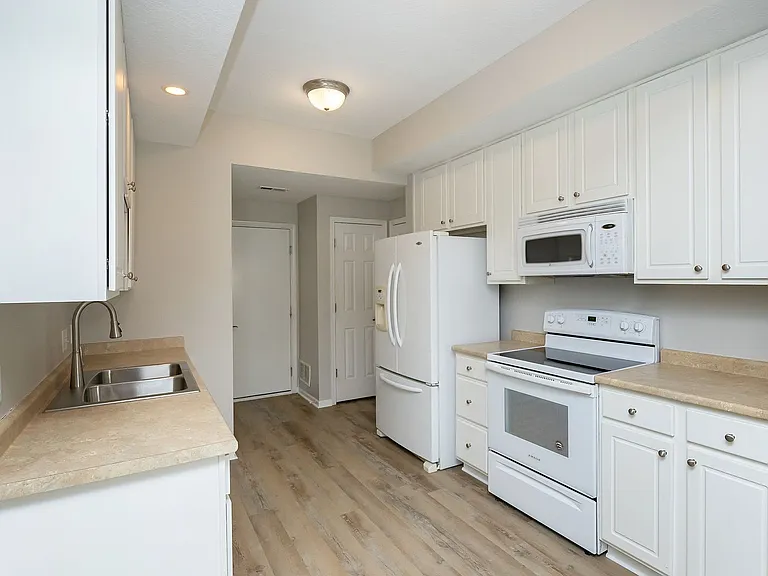 1108 NE 7th Ln — Photo 9