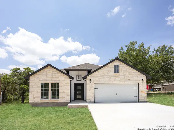 4214 Carlsbad, Elmendorf, TX 78112