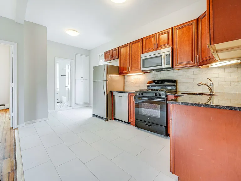 27 Marion Pl #3 — Photo 6