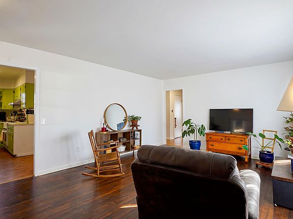 5th image of 837 Walnut St