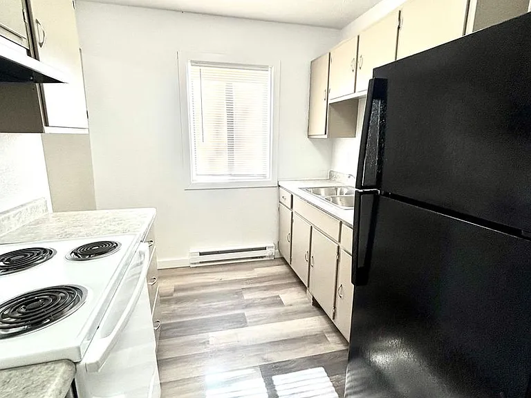 Cedar Crest Apartments — Photo 26