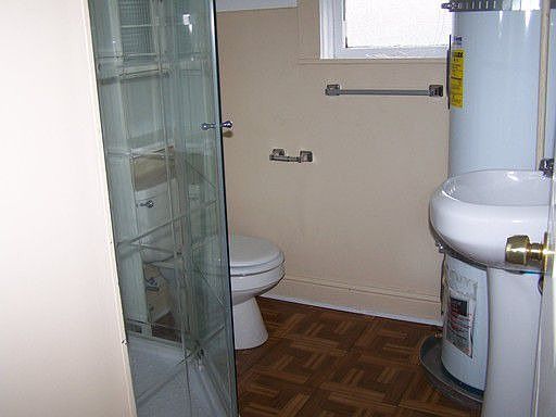 2nd image of 1050 SW Glenmont Ct APT 1