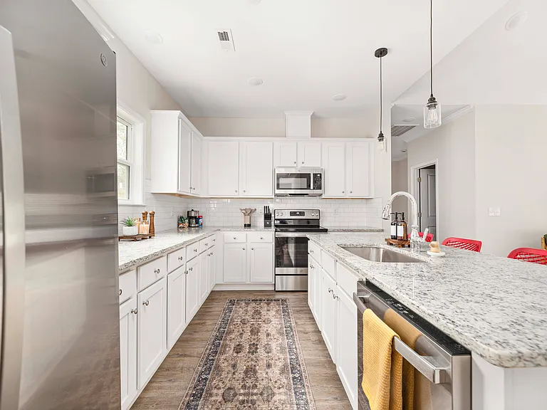 107 Robinson St — Photo 37