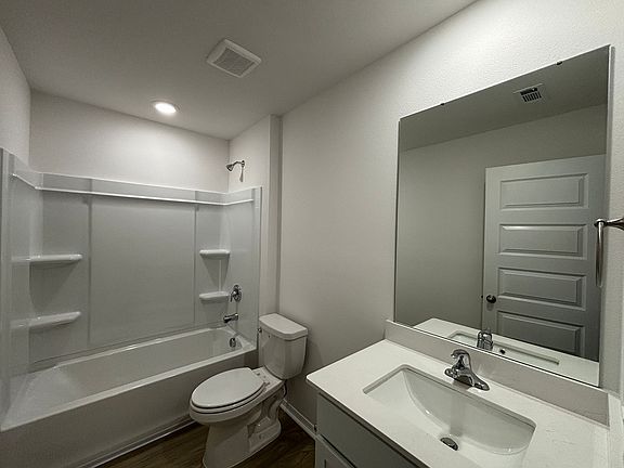 5th image of 6099 Meridian Dr