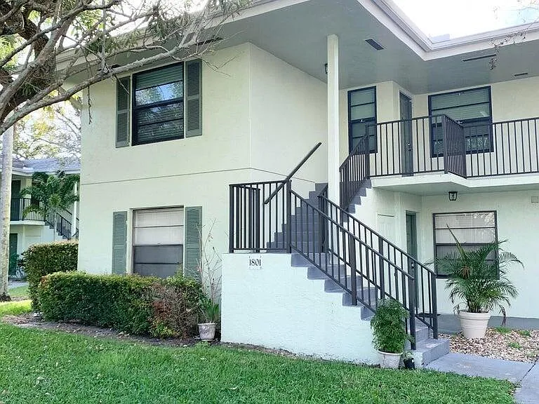 1801 Sabal Ridge Ct #E — Photo 3