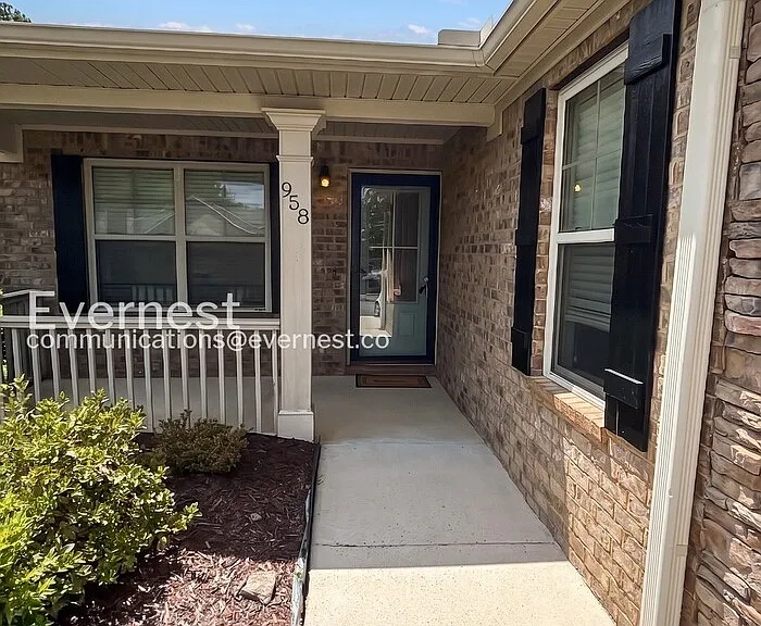 958 Colony Cir — Photo 3