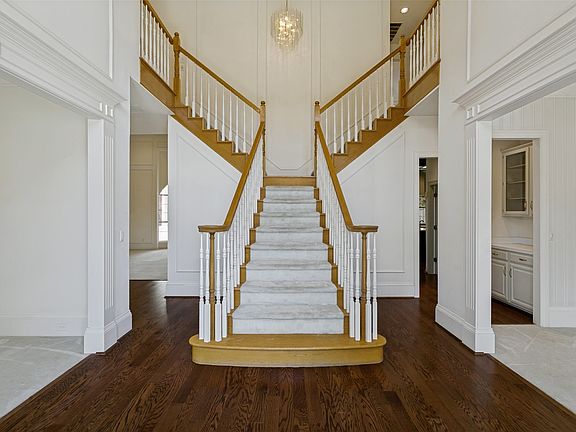 5th image of 807 Ridgedale Ct