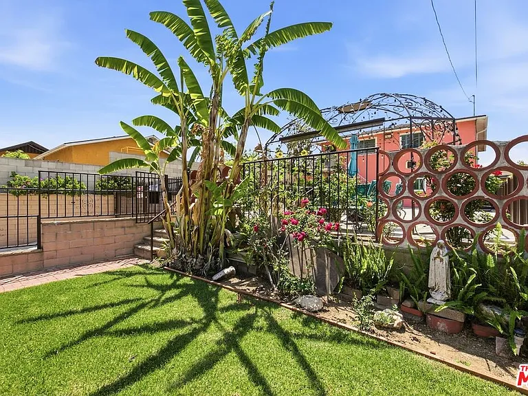 2752 Guirado St — Photo 2