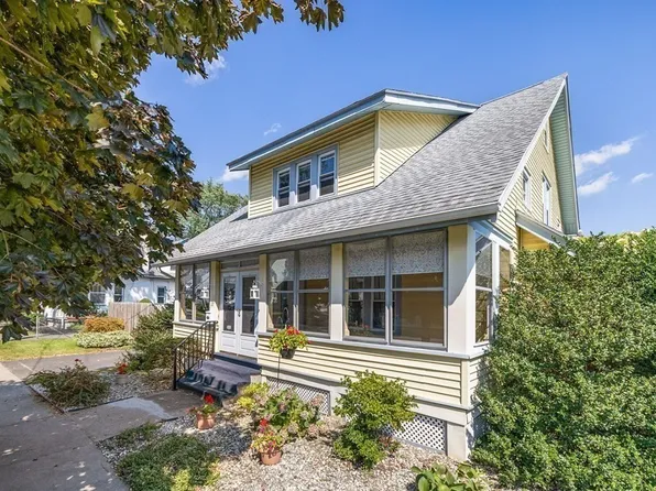 17 Manitoba St, Springfield, MA 01108