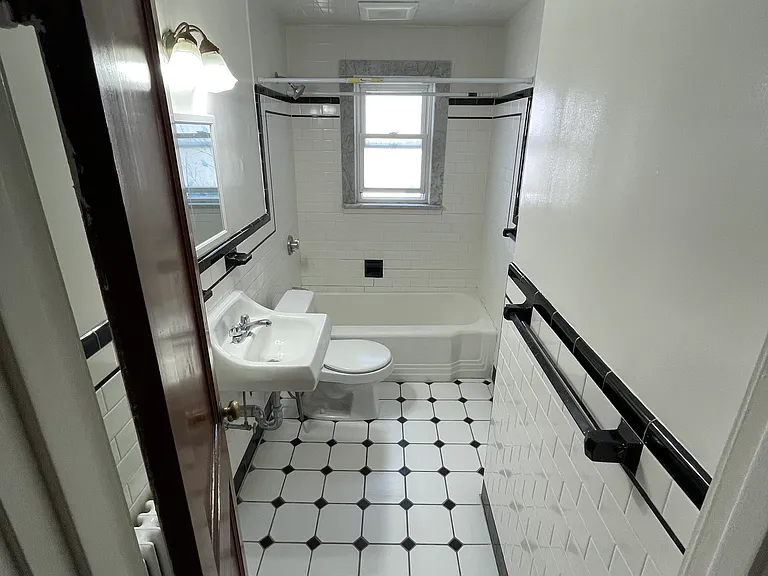 116 Clay St — Photo 4
