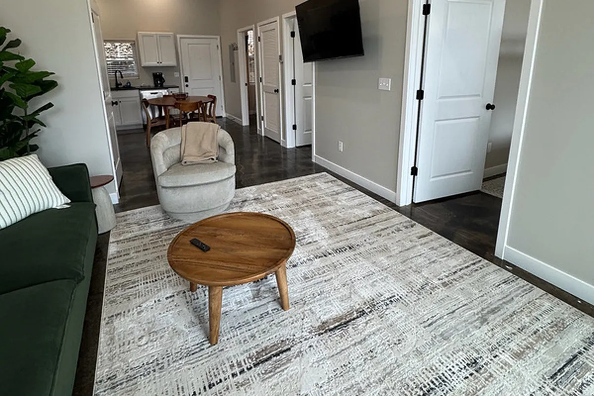 815 Winn Rd — Photo 3
