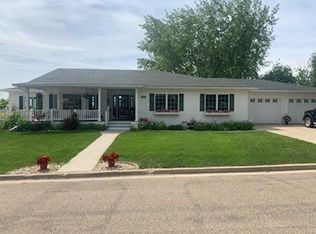 1317 Skyline Dr, Jamestown, ND 58401