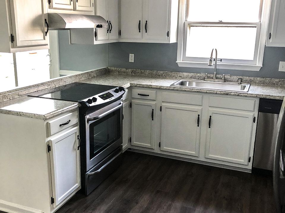 Kitchen - Stove, Hood, & Sink