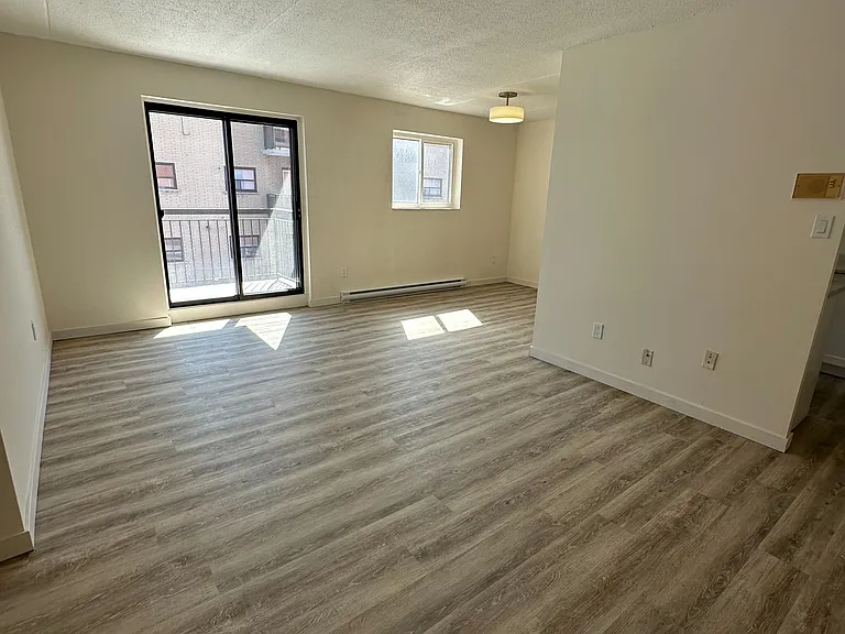 555 Oxford St #201 — Photo 1