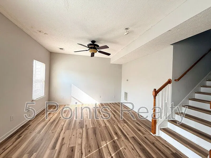 1515 Bridgecrest Dr — Photo 4