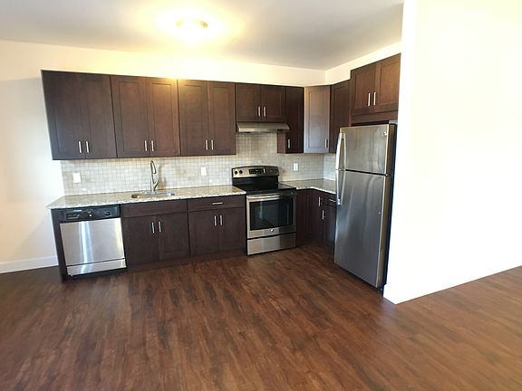 Kitchen/ DIning area