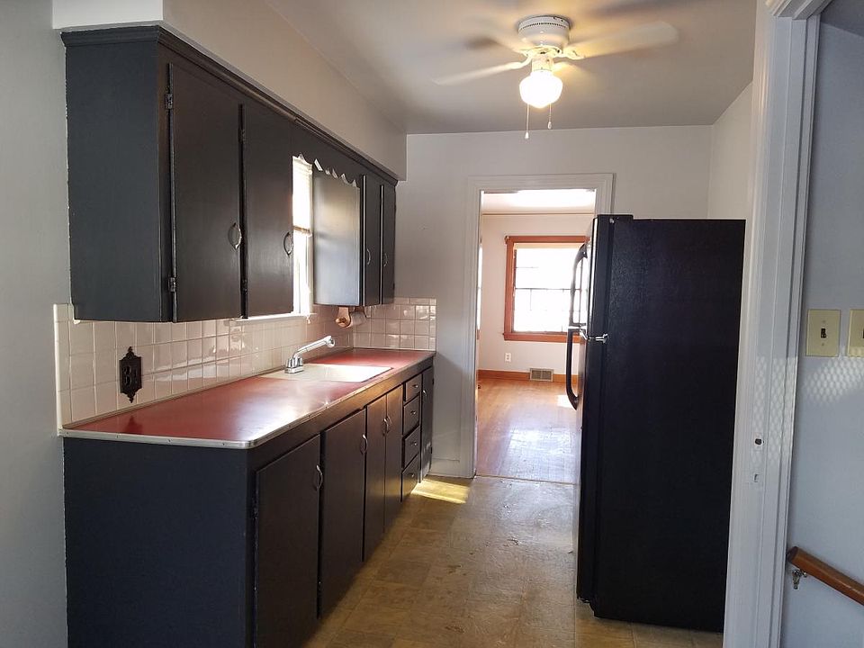 2nd image of 221 S Dunlap Ave