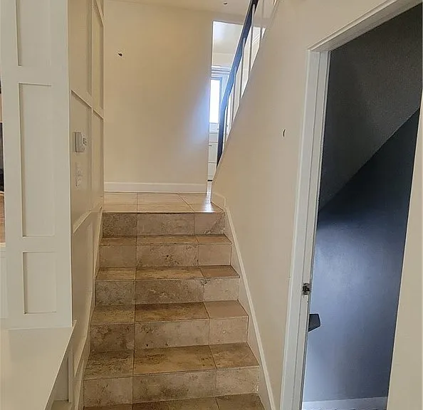 4279 W Sarah St — Photo 4