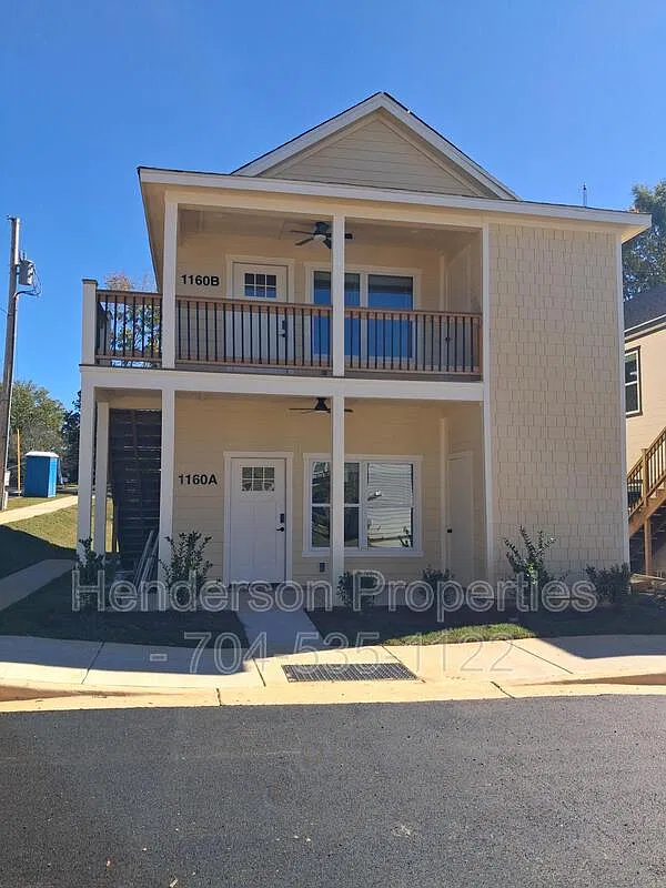 1160 Magnolia St — Photo 1