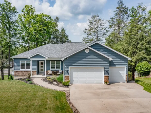 2601 Pinebluff Dr, Vestal, NY 13850