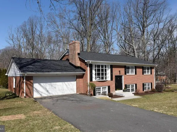 3385 Hickory Hills Dr, Oakton, VA 22124