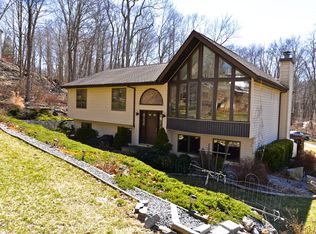 31 Silvermine Rd, Brookfield, CT 06804