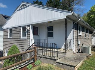 28 Pleasant St, Cos Cob, CT 06807