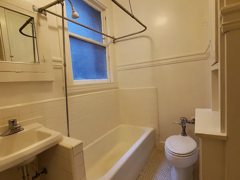 935 Hyde St #1 — Photo 15