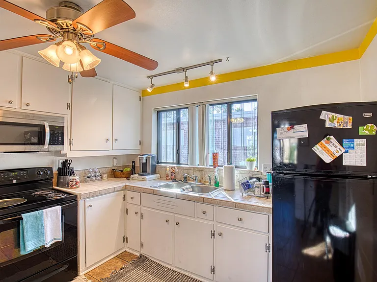 1323 E Elm St — Photo 3