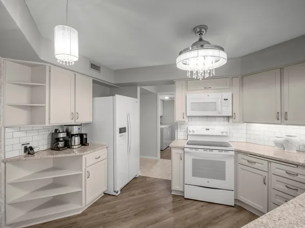 14501 Atrium Way APT 225, Minnetonka, MN 55345