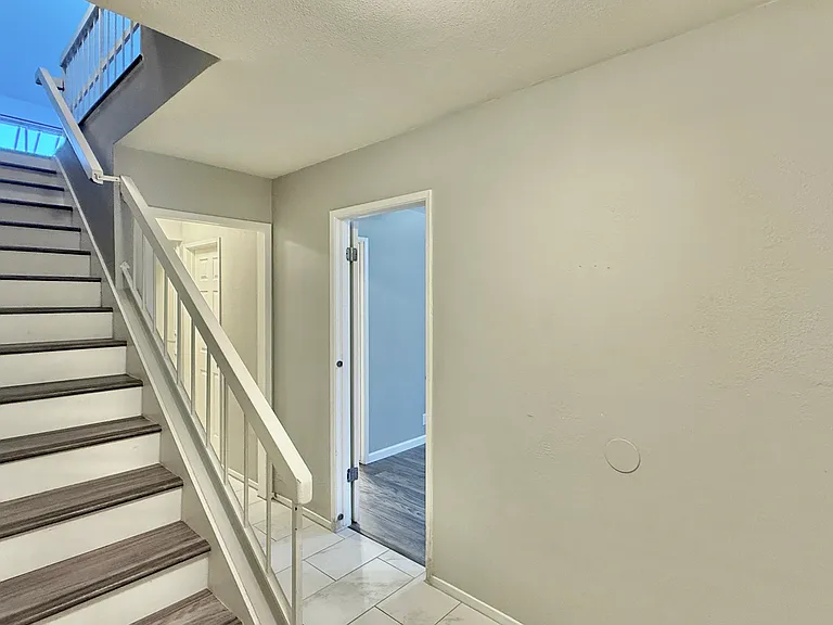 2135 E Valley Pkwy #33 — Photo 11