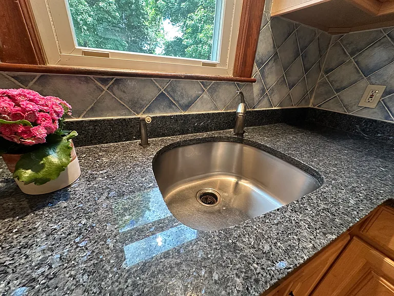 10 Cedar Ridge Dr — Photo 9