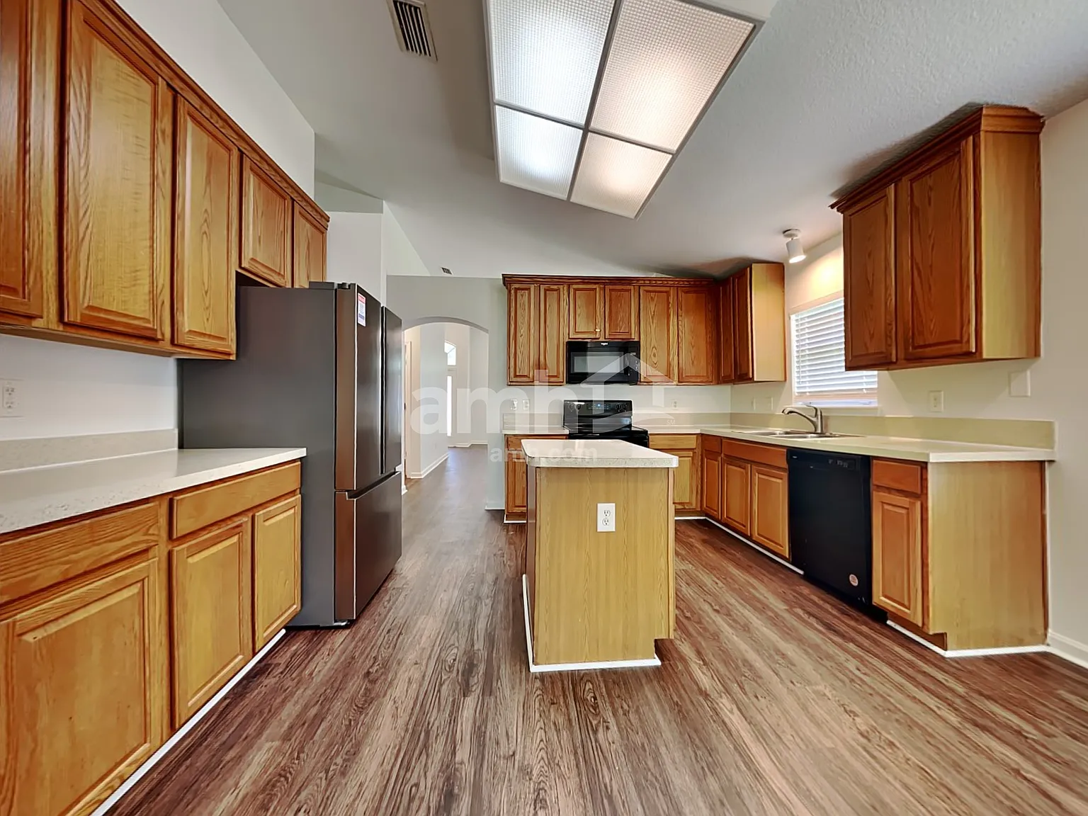 4 bed, 2.0 bath, 1922 sqft, $2,275 — Photo 3