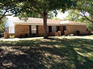 200 Countryside Dr, Arlington, TX 76014