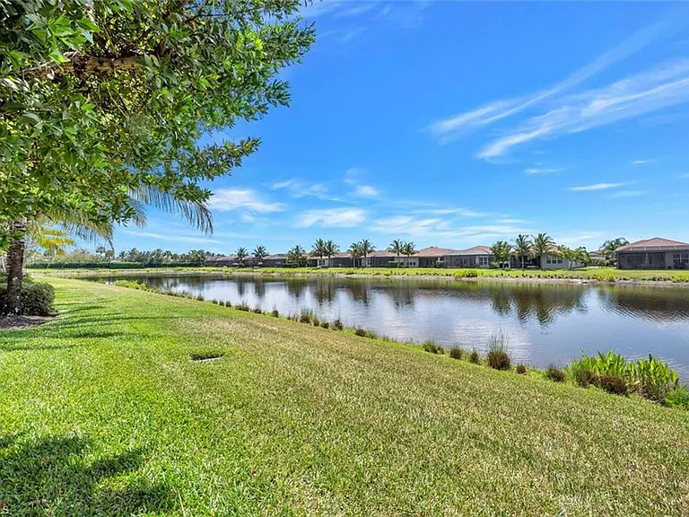 28496 Burano Dr — Photo 25